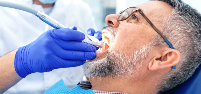 Cuidados pré e pós operatórios em implantes dentários